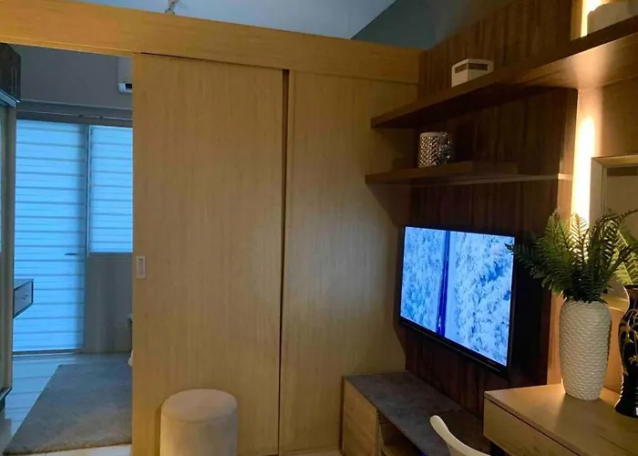 Dandelion 1 Bedroom With Balcony Apartment *